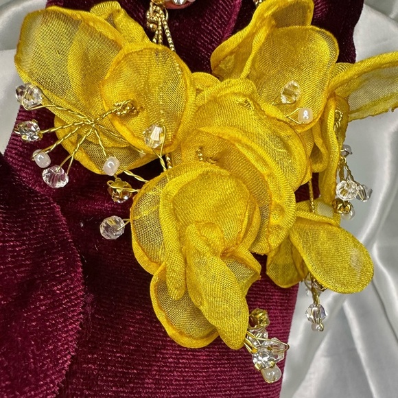 Summer vibe Yellow Floral Drop Earrings - Picture 5 of 12